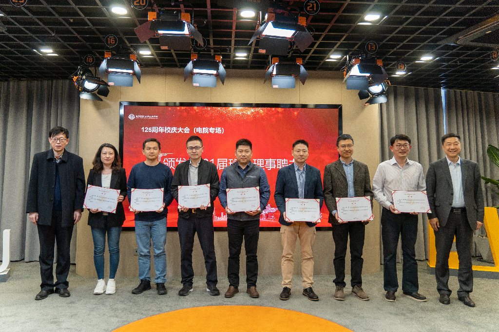 1618073274816007028.png DSC04827.png