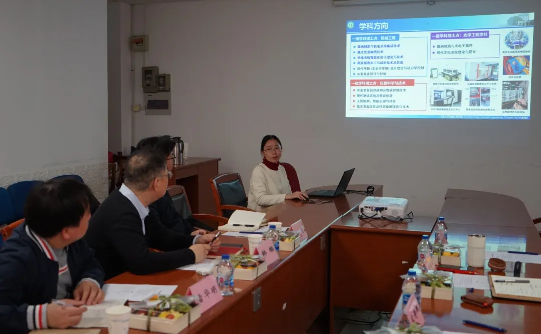 图3许桢英进行报告.png 图3许桢英进行报告.png